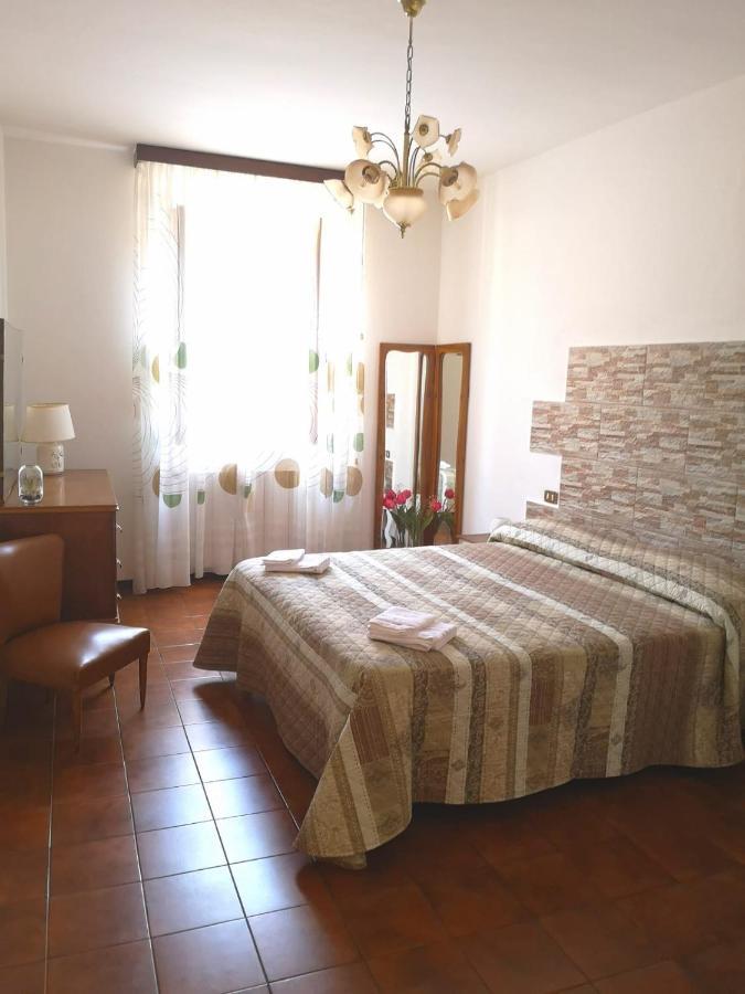 Casa Caterina 2 Storey House, With A Mountain View ตอสโกลาโน มาแดร์โน ภายนอก รูปภาพ