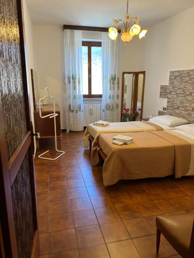 Casa Caterina 2 Storey House, With A Mountain View ตอสโกลาโน มาแดร์โน ภายนอก รูปภาพ