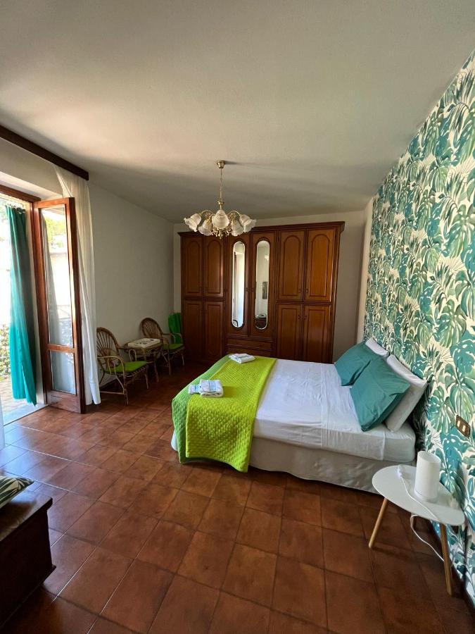 Casa Caterina 2 Storey House, With A Mountain View ตอสโกลาโน มาแดร์โน ภายนอก รูปภาพ