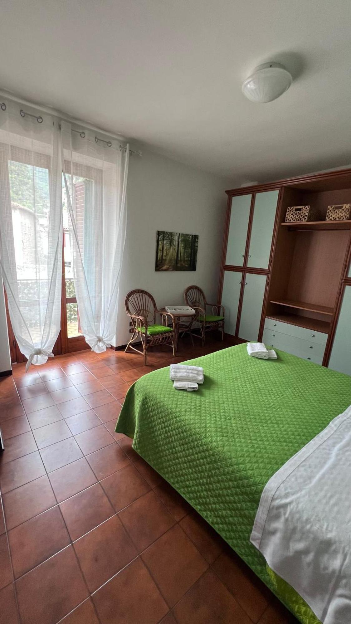 Casa Caterina 2 Storey House, With A Mountain View ตอสโกลาโน มาแดร์โน ภายนอก รูปภาพ