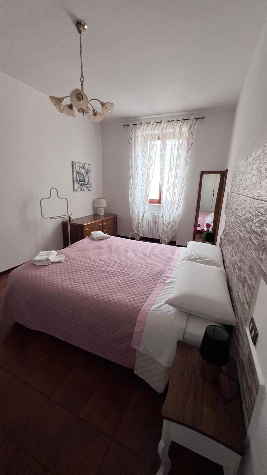 Casa Caterina 2 Storey House, With A Mountain View ตอสโกลาโน มาแดร์โน ภายนอก รูปภาพ
