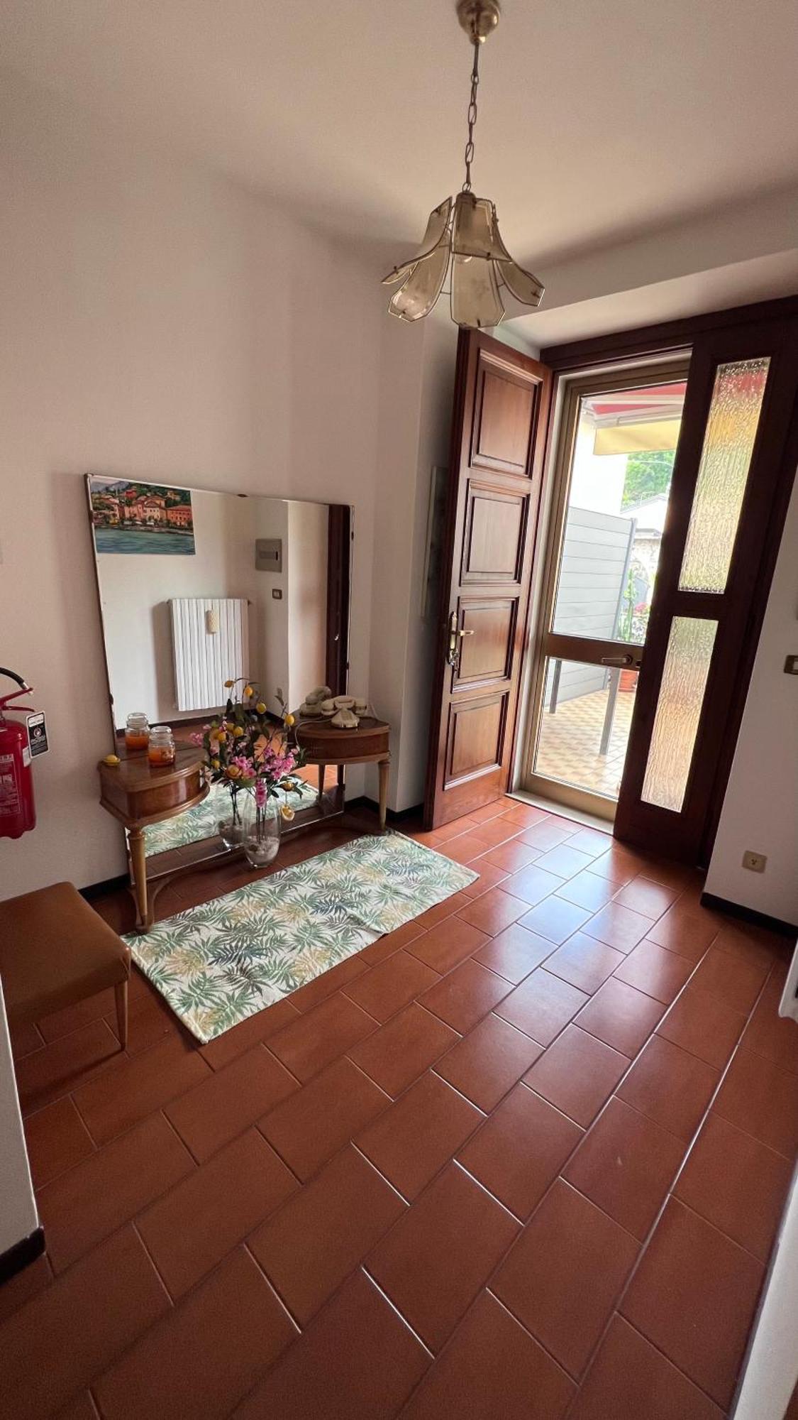 Casa Caterina 2 Storey House, With A Mountain View ตอสโกลาโน มาแดร์โน ภายนอก รูปภาพ