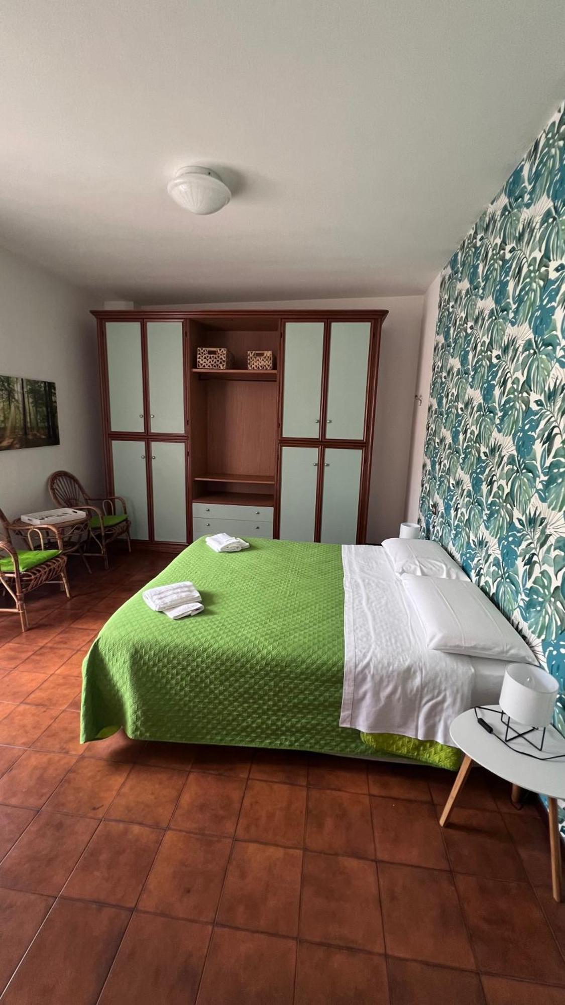 Casa Caterina 2 Storey House, With A Mountain View ตอสโกลาโน มาแดร์โน ภายนอก รูปภาพ
